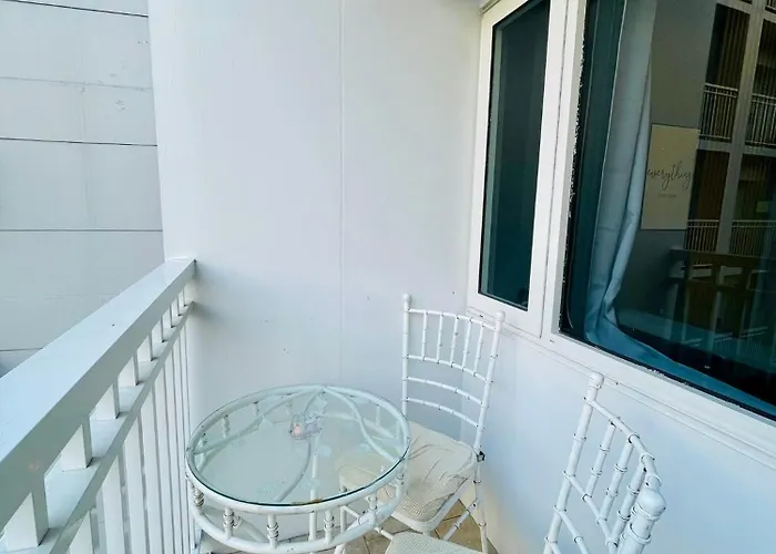 Aparthotel Ac Haven In Shore Residences Near Moa Pasay 4*